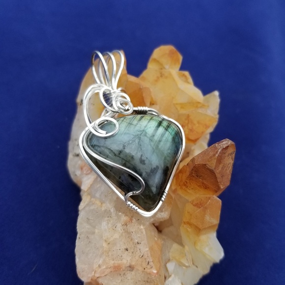 Labradorite pendant - Picture 2 of 4